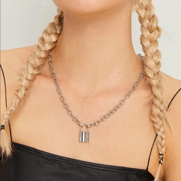 • Tiana • Chain + Lock Necklace - Picture 1 of 3